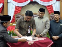 Rapat Paripurna Tentang Penandatanganan Nota Kesepakatan Antara Bupati Dan DPRD Muaro jambi