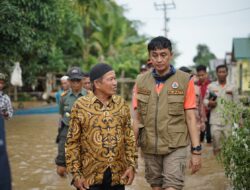 Penjabat Bupati Muaro Jambi Mengunjungi Lokasi Bencana Banjir Bandang di Kec. Kumpeh