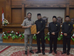 Ketua DPRD Kabupaten Muaro Jambi Yuli setya bakti Pimpin Rapat Paripurna LKPJ Bupati Tahun 2023