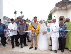 Pj Bupati Raden Najmi Resmikan Gapura dan MCK Ponpes Al Faqih Kasang Pudak