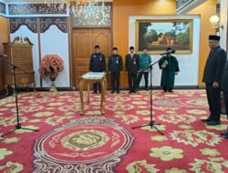 Gubernur Al Haris Lantik Kepala Biro Organisasi dan Kepala Biro Perekonomian