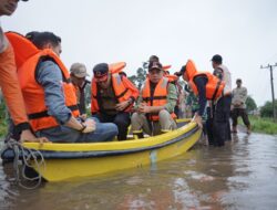 Wakil Bupati Kabupaten Muaro Jambi Junaidi H. Mahir mengunjungi 2 Desa yang terdampak bencana banjir