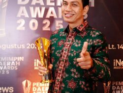 Bupati Fadhil Arief Raih Penghargaan Pemimpin Daerah Awards 2025