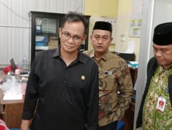 DPRD Jurjani Kunjungi Puluhan Siswa di Muaro Jambi Diduga Keracunan Massal Usai Santap MBG