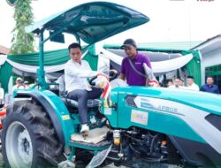 Bupati Batang Hari Serahkan Alsintan untuk Perkuat Produktivitas Petani dan Ketahanan Pangan Daerah