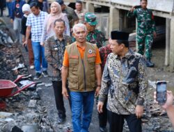 Rumah Warga Ludes Terbakar, Bupati Muaro Jambi Serahkan Bantuan dan Sampaikan Empati
