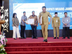 Pemkab Muaro Jambi Raih Penghargaan dari Menkumham Atas Komitmen Bentuk Posbakum