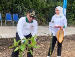 Ketua DPRD Aidi Hatta Tanam Pohon Bersama Wamentan RI