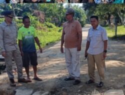 Serap Aspirasi Warga, Jurjani Turun Langsung Tinjau Jalan Rusak di Desa Berembang